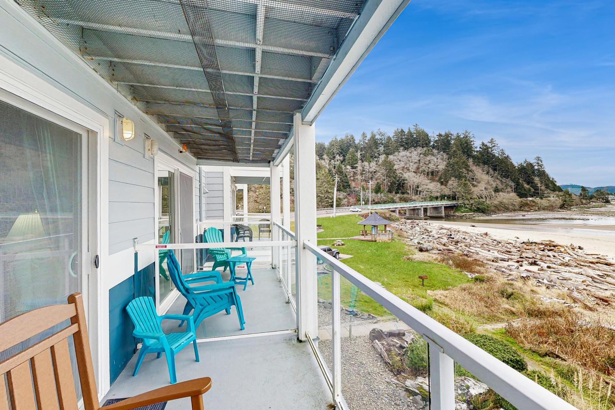 Waters Edge Apartment Salishan Beach Cameră foto